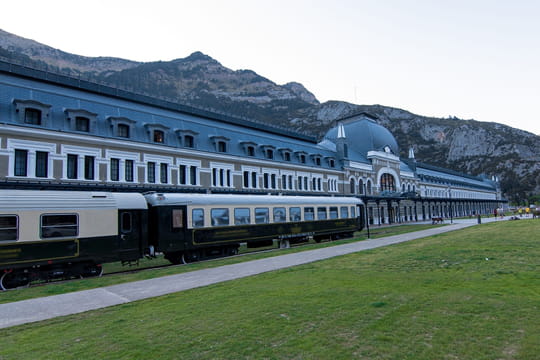 On la surnomme &quot;le Titanic des Pyr&eacute;n&eacute;es&quot;, cette gare monumentale s'est transform&eacute;e en un incroyable palace 5&nbsp;&eacute;toiles