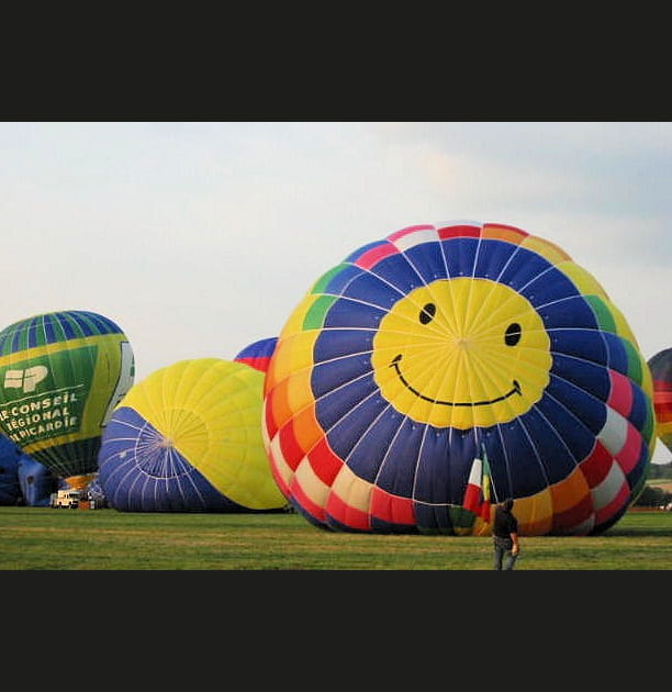 Un ballon souriant