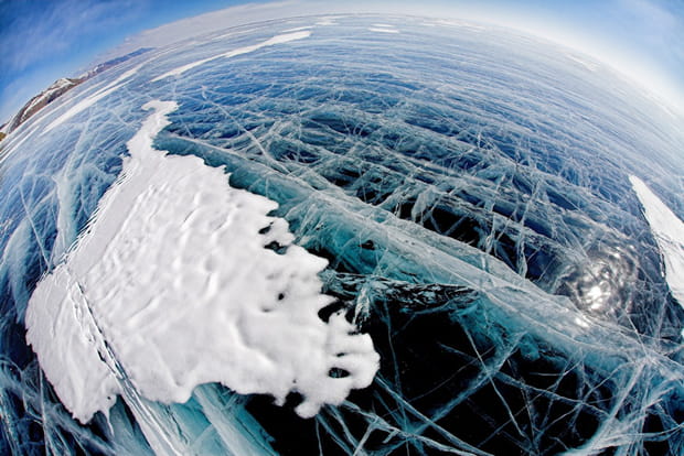 Le gigantesque lac Baïkal en Sibérie