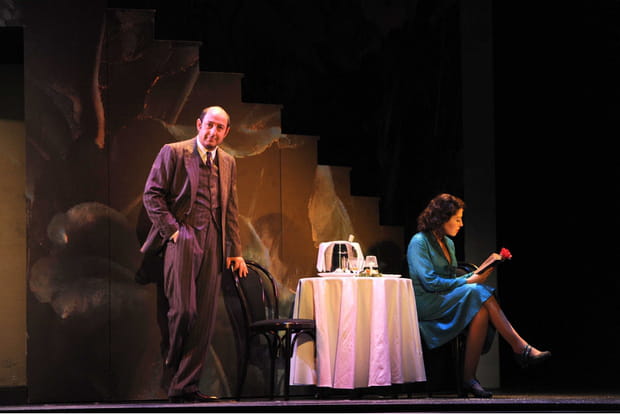 Acteur de théâtre classique avant d'être acteur de cinéma populaire