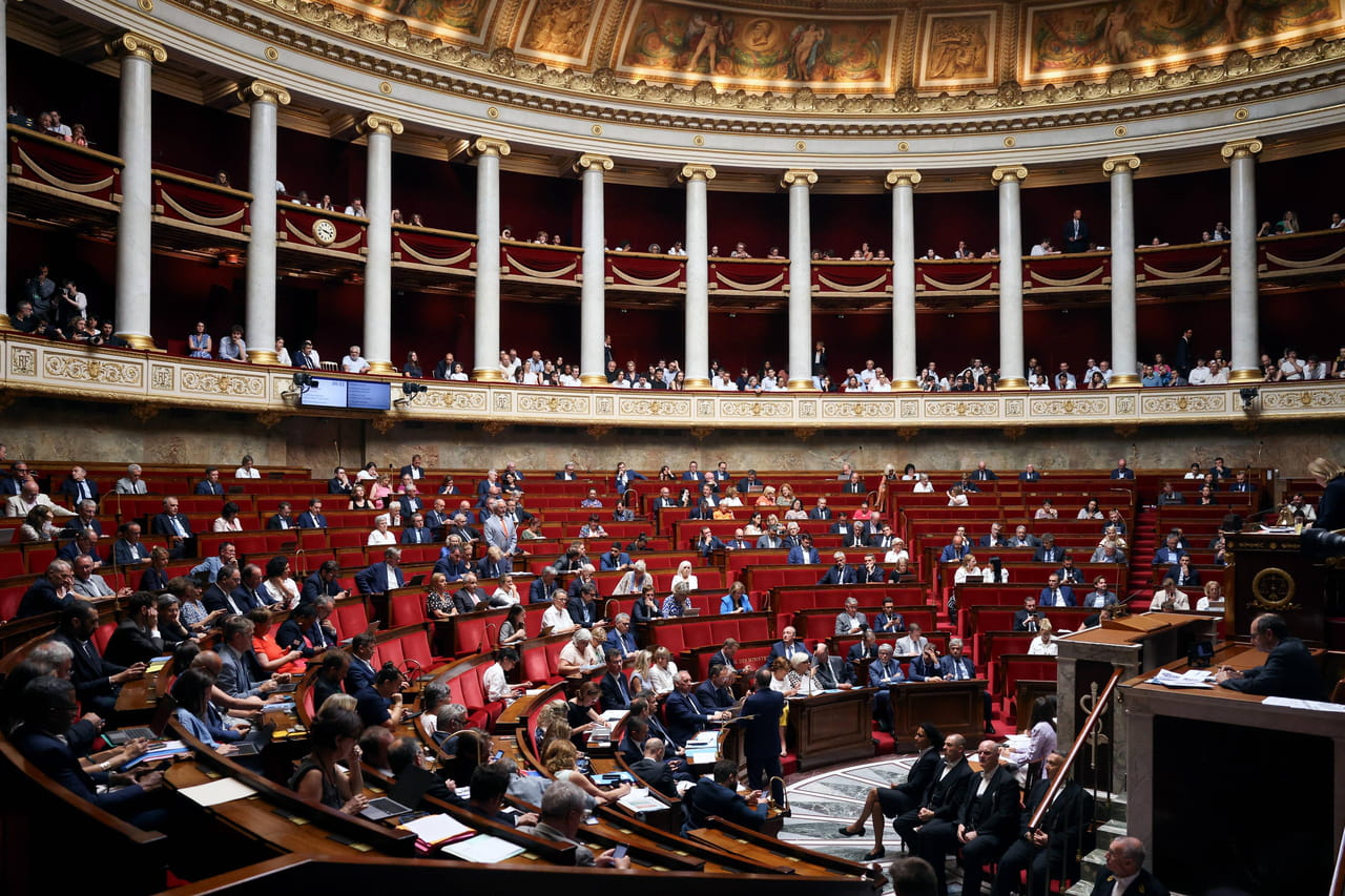 Dissolution de l'Assemblée : un scénario inévitable ? Le camp présidentiel divisé