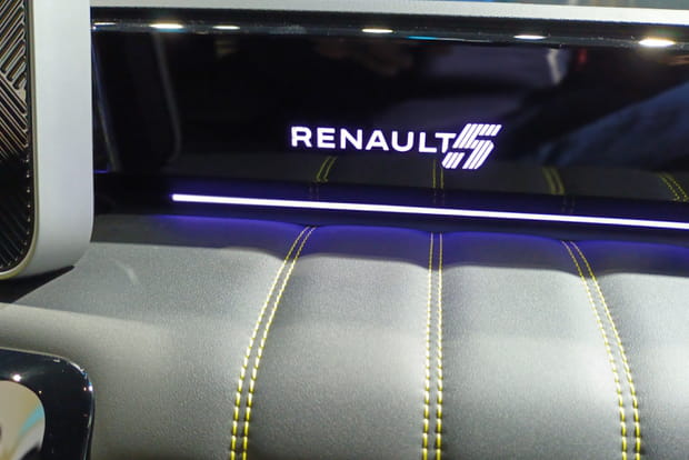 Une touche de moelleux sur la planche de bord de la R5 E-Tech