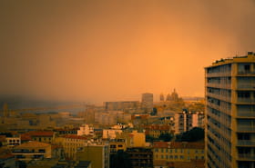 Les images impressionnantes de l'incendie &agrave; Marseille