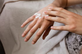 Vous mettez juste de la cr&egrave;me sur vos mains s&egrave;ches&nbsp;? Cet oubli emp&ecirc;che de bien r&eacute;parer votre peau