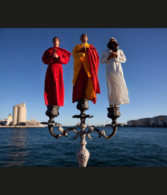 Le cand&eacute;labre aux trois religions