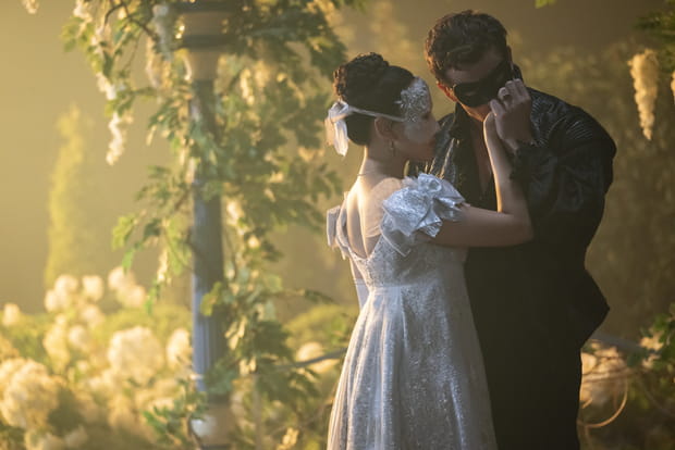 Les premières images de la romance entre Benedict et Sophie dans les Bridgerton