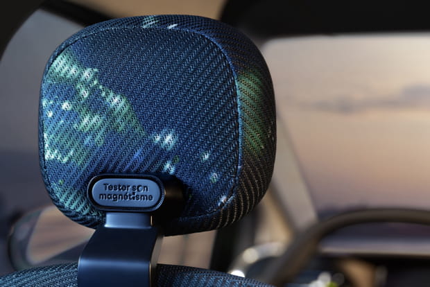 Ce petit objet à l'arrière de l'appui-tête de la Twingo E-Tech est bien pratique