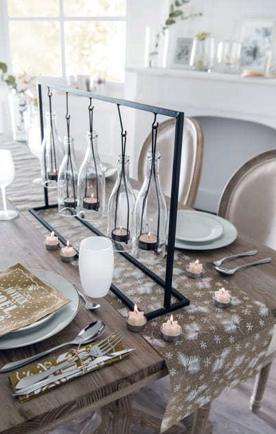 Une table de f&ecirc;tes avec un centre de table d&eacute;co