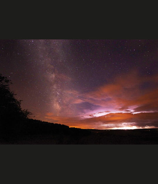 Ciel rouge, entre foudre et &eacute;toiles