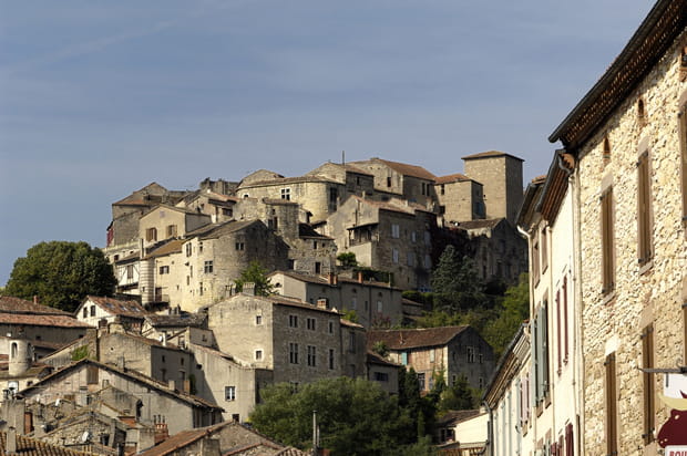 Cordes-sur-ciel, qui abrite un puits de 113 mètres