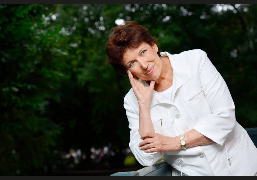 Salaire de Roselyne Bachelot : 250&nbsp;000&nbsp;euros par an