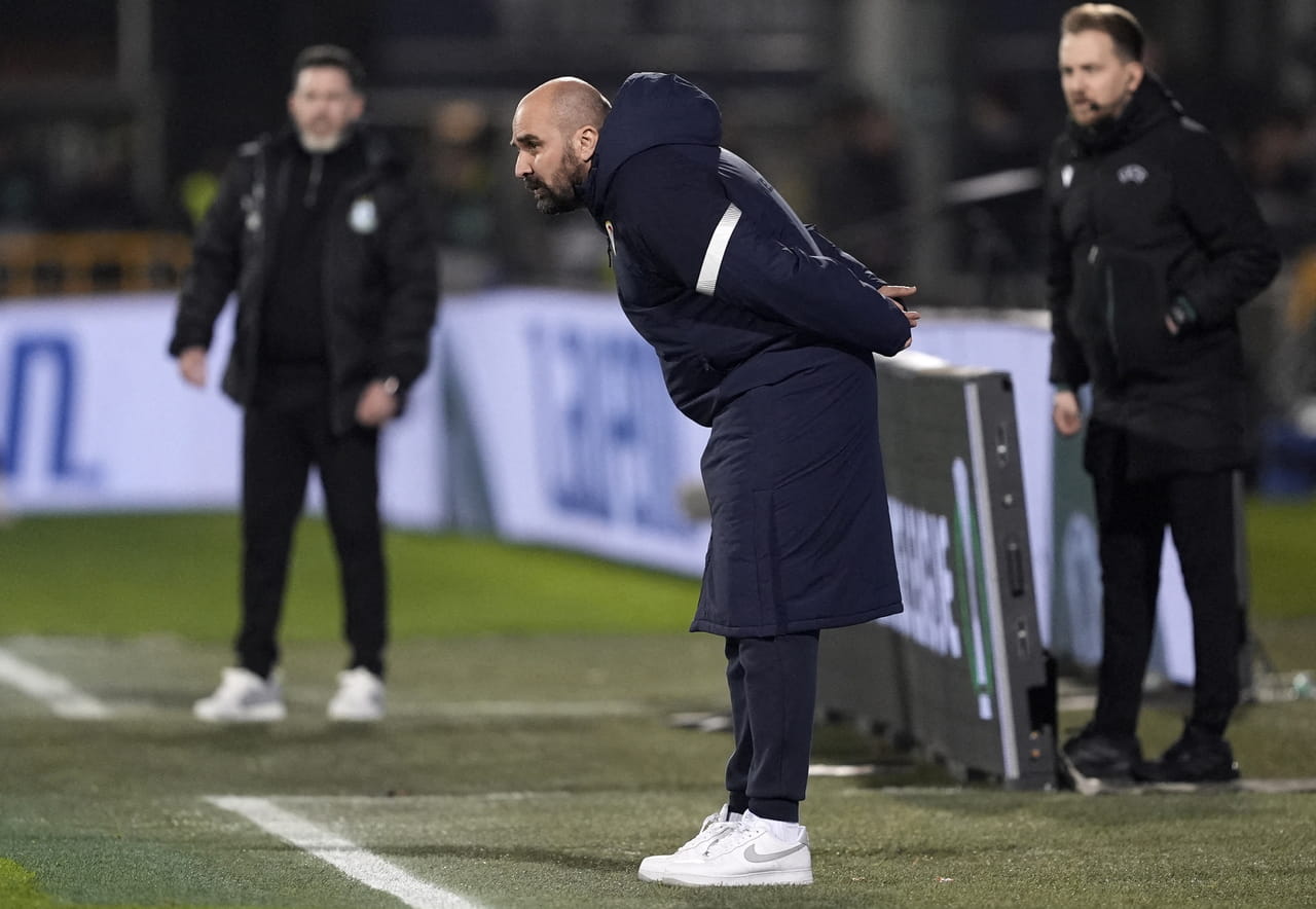 Un entraîneur est victime d'une crise cardiaque pendant un match et décède : ses joueurs sont anéantis