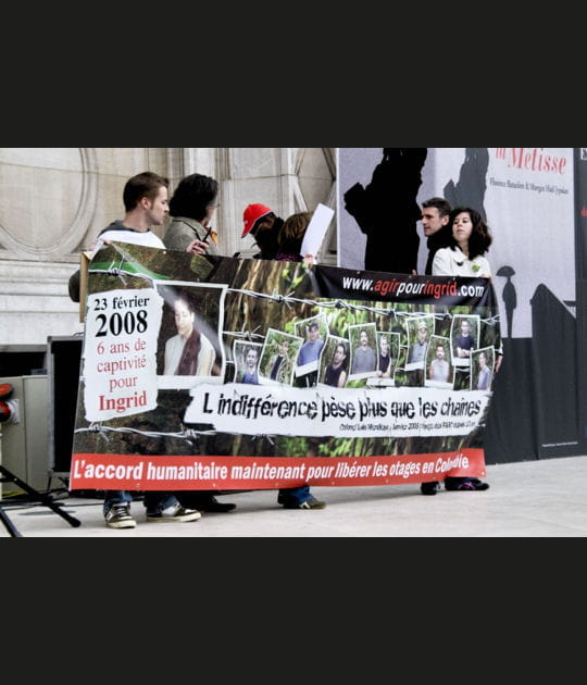 Manifestation contre l'indiff&eacute;rence