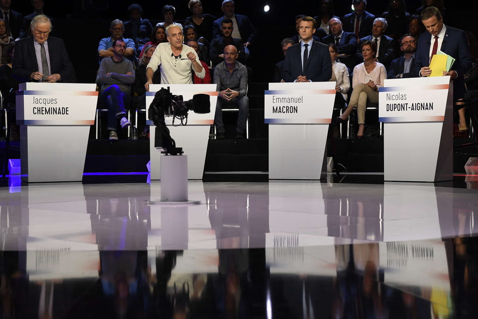 Poutou justicier en polo