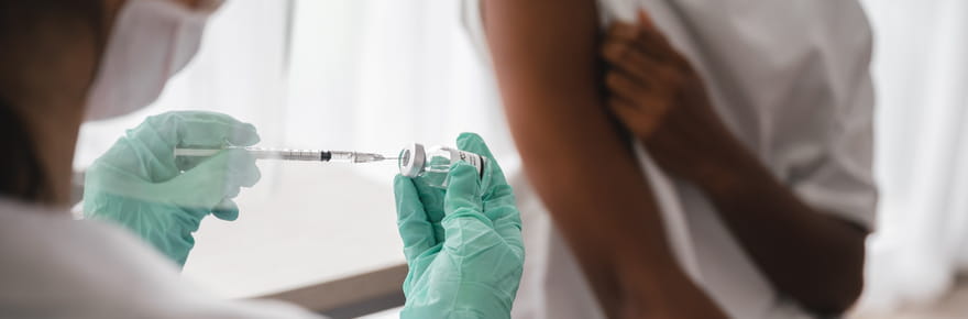 Covid-19&nbsp;: la campagne de vaccination a commenc&eacute;, le pic d&eacute;j&agrave; pass&eacute;