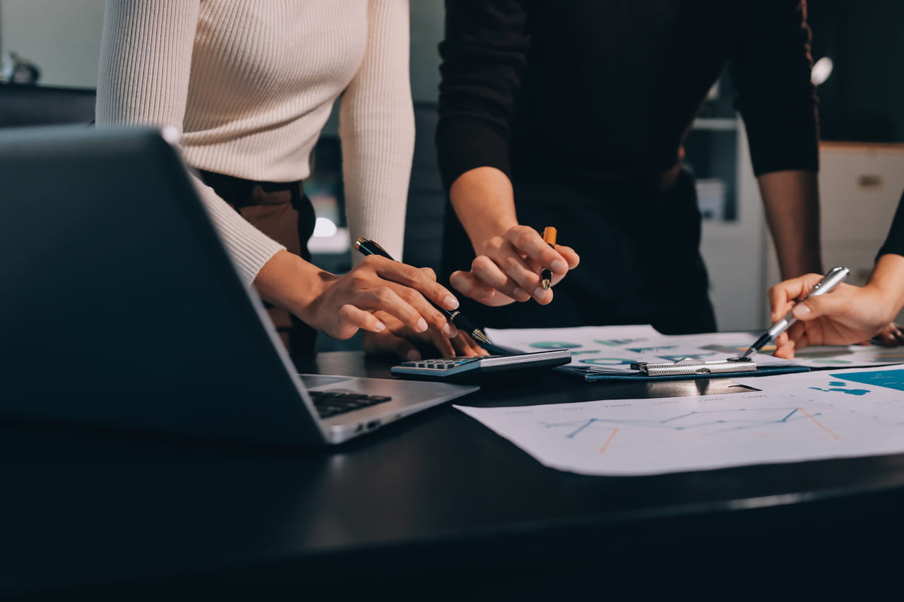 De nombreux Français ont déjà fait semblant d'aimer cette pratique, surtout dans le milieu professionnel