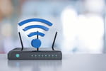Ne mettez pas cet objet très commun à côté de votre box internet, il fait chuter drastiquement votre vitesse de connexion
