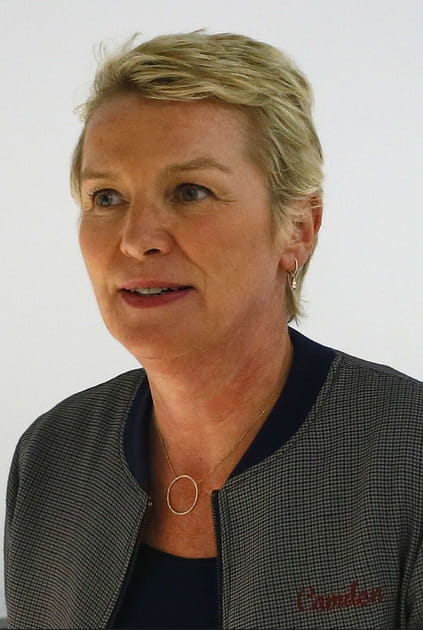 Elise Lucet a d&eacute;rang&eacute; une conf&eacute;rence de Sanofi et a &eacute;t&eacute; oblig&eacute; de la quitter