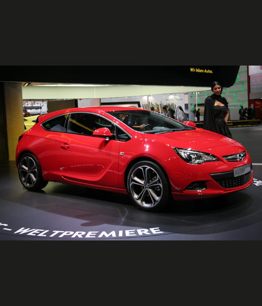 Opel Astra GTC&nbsp;: l'Astra coup&eacute;