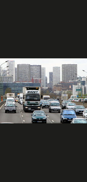 Les conducteurs press&eacute;s qui doublent les files d'attente