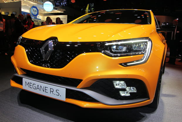 A l'avant, les feux RS Vision