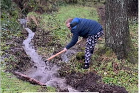 &quot;C'est le jackpot&nbsp;!&quot; Ils ach&egrave;tent une vieille propri&eacute;t&eacute;, sont d&eacute;sesp&eacute;r&eacute;s par les travaux, mais trouvent un tr&eacute;sor