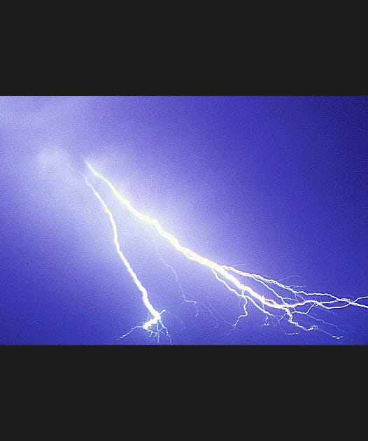 100&nbsp;millions de volts&nbsp;!