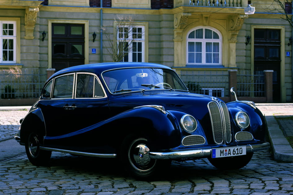 BMW 502, embl&egrave;me du retour