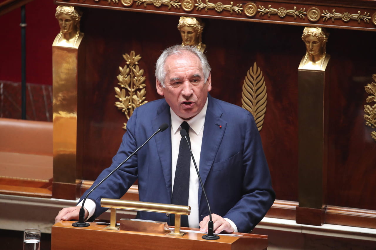 Vote de confiance, en direct : Bayrou face à l'Assemblée, Macron prépare l'après et doit 