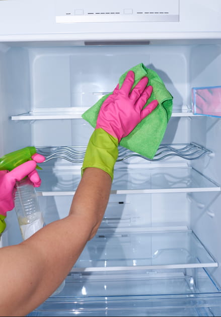 Vous n'avez pas besoin de grand chose pour nettoyer votre frigo