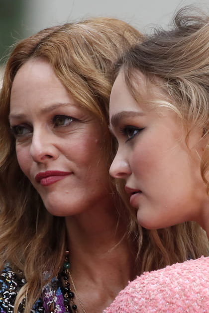 Lily Rose Depp ressemble comme deux gouttes d'eau &agrave; sa c&eacute;l&egrave;bre maman