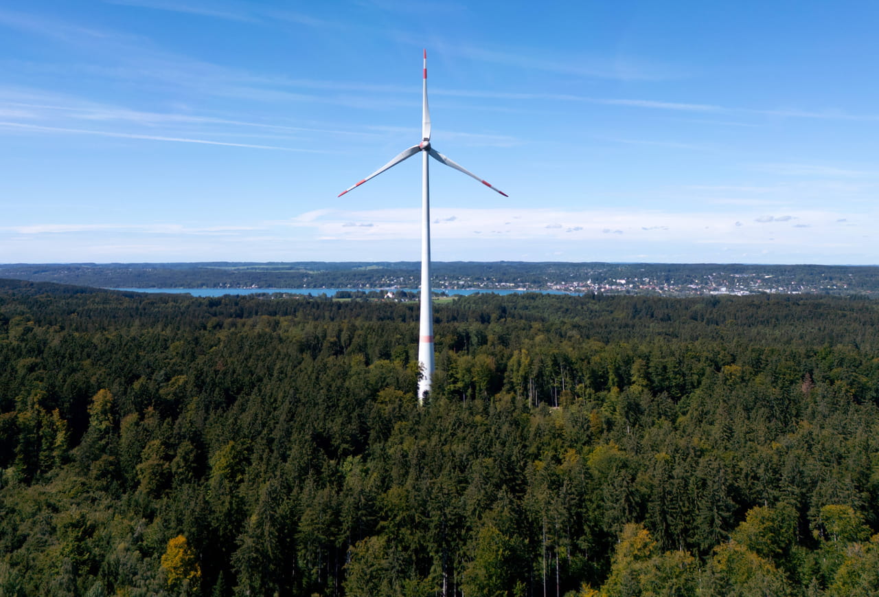 Une pale d'éolienne de 82 mètres se brise en morceaux, des débris retrouvés à plus de 50 mètres