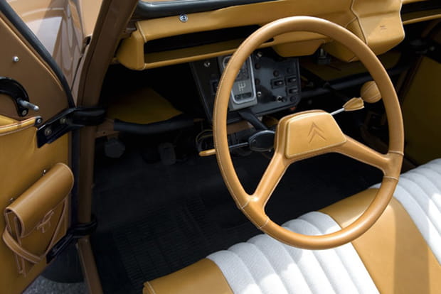 Habillée de cuir partout