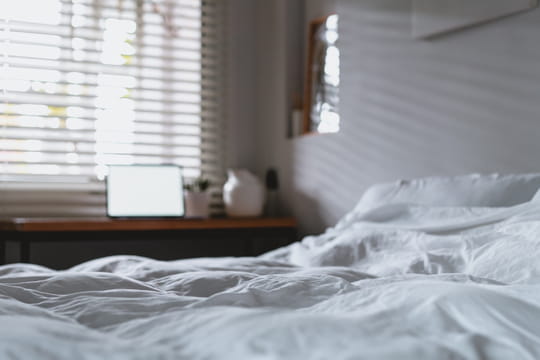 Cette architecte d'int&eacute;rieur est formelle&nbsp;: &quot;dans une chambre, c'est une erreur de placer le lit &agrave; cet endroit&quot;