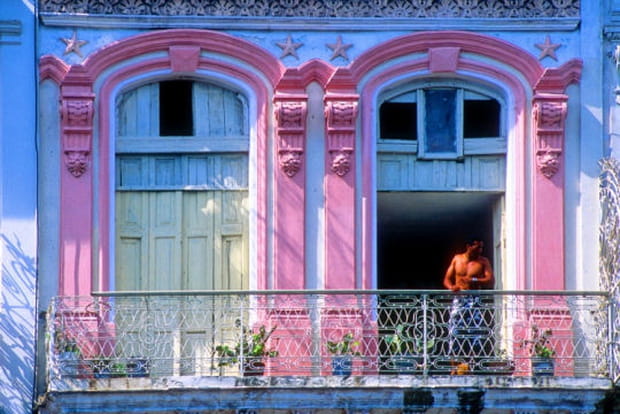 Balcons colorées de La Havane à Cuba