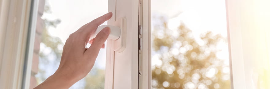 Cinq degr&eacute;s de moins chez vous&nbsp;: ce climatiseur fait maison est fabriqu&eacute; &agrave; partir de cartons et bouteilles en plastique