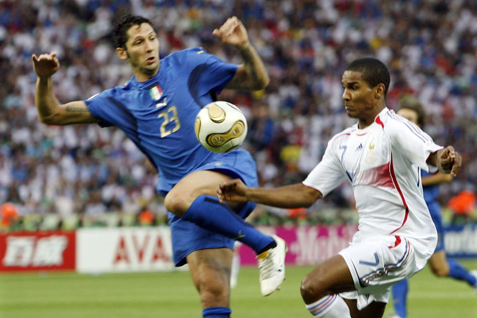 20h06 : Materazzi d&eacute;s&eacute;quilbre Malouda, penalty