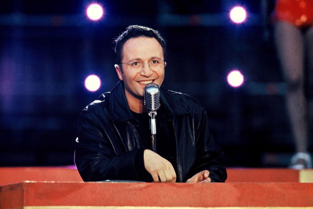 Il est sourd de l'oreille droite