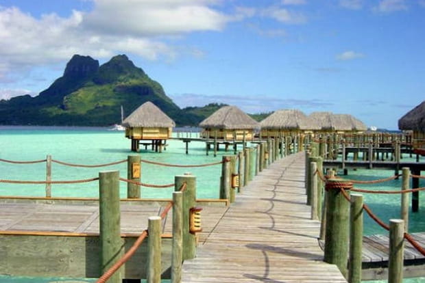 Bora Bora les pieds dans l'eau