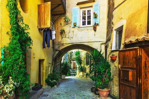 Coaraze, un village de soleil unique en France