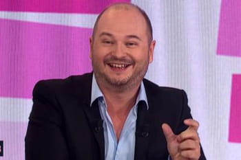 Zapping TV : "Cauet', ça fait 5 lettres... comme 'Merde' !"