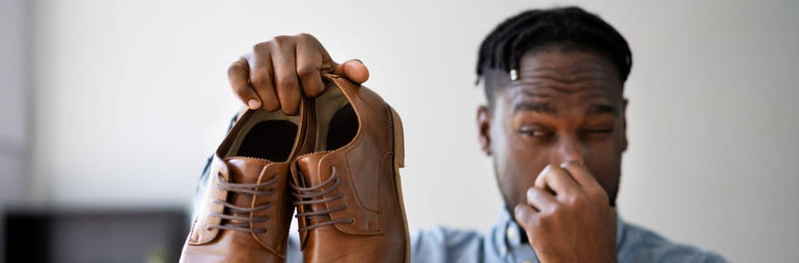 Fini les chaussures qui puent - cette astuce gratuite et inconnue fait dispara&icirc;tre les mauvaises odeurs