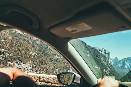 La fonction cach&eacute;e du bouton de l&egrave;ve-vitre &eacute;lectrique&nbsp;: elle rend la conduite plus facile