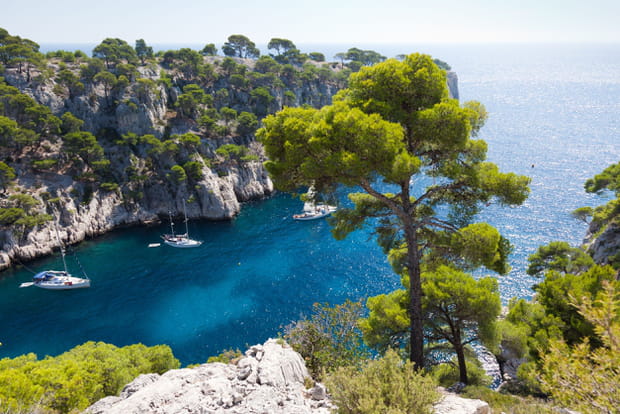 Randonner dans les calanques de Cassis durant les ponts de mai