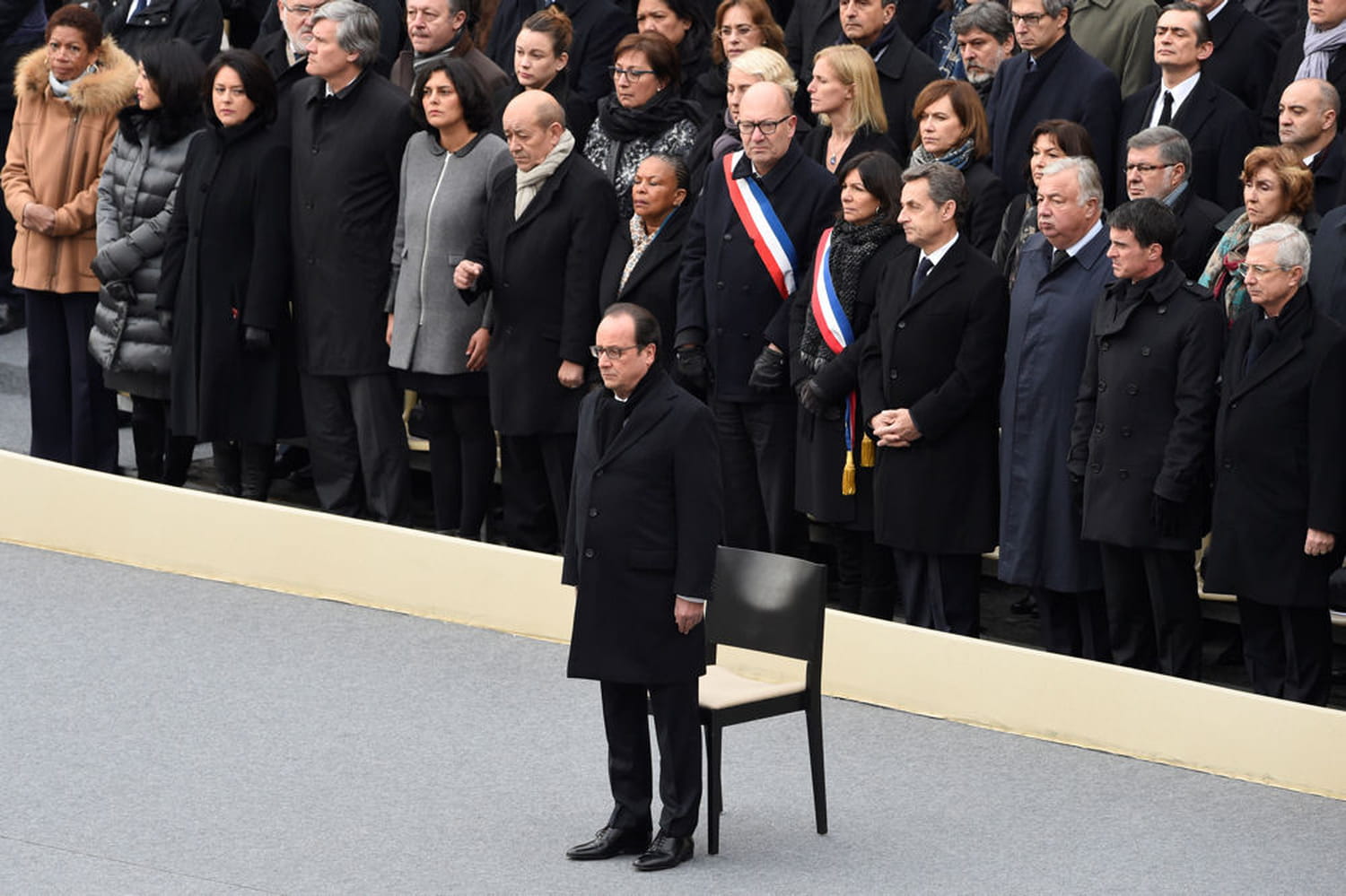 Hommage national : cérémonie aux Invalides, obsèques des victimes, photos des hommages