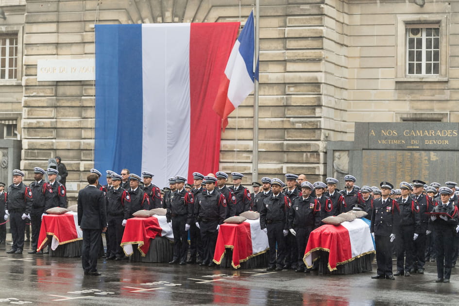 Hommage aux policiers tu&eacute;s