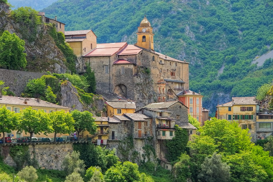 Saorge, une ancienne forteresse accroch&eacute;e au flanc de la montagne