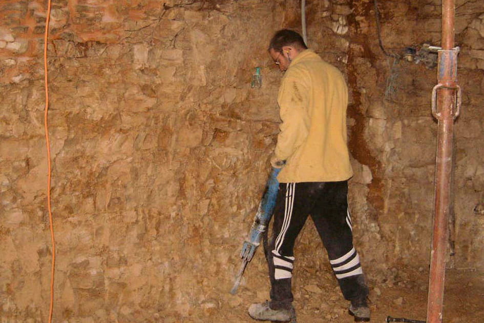 Extraction de gravats dans la cave