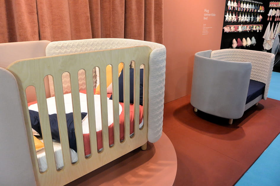 Un lit b&eacute;b&eacute; devient une banquette