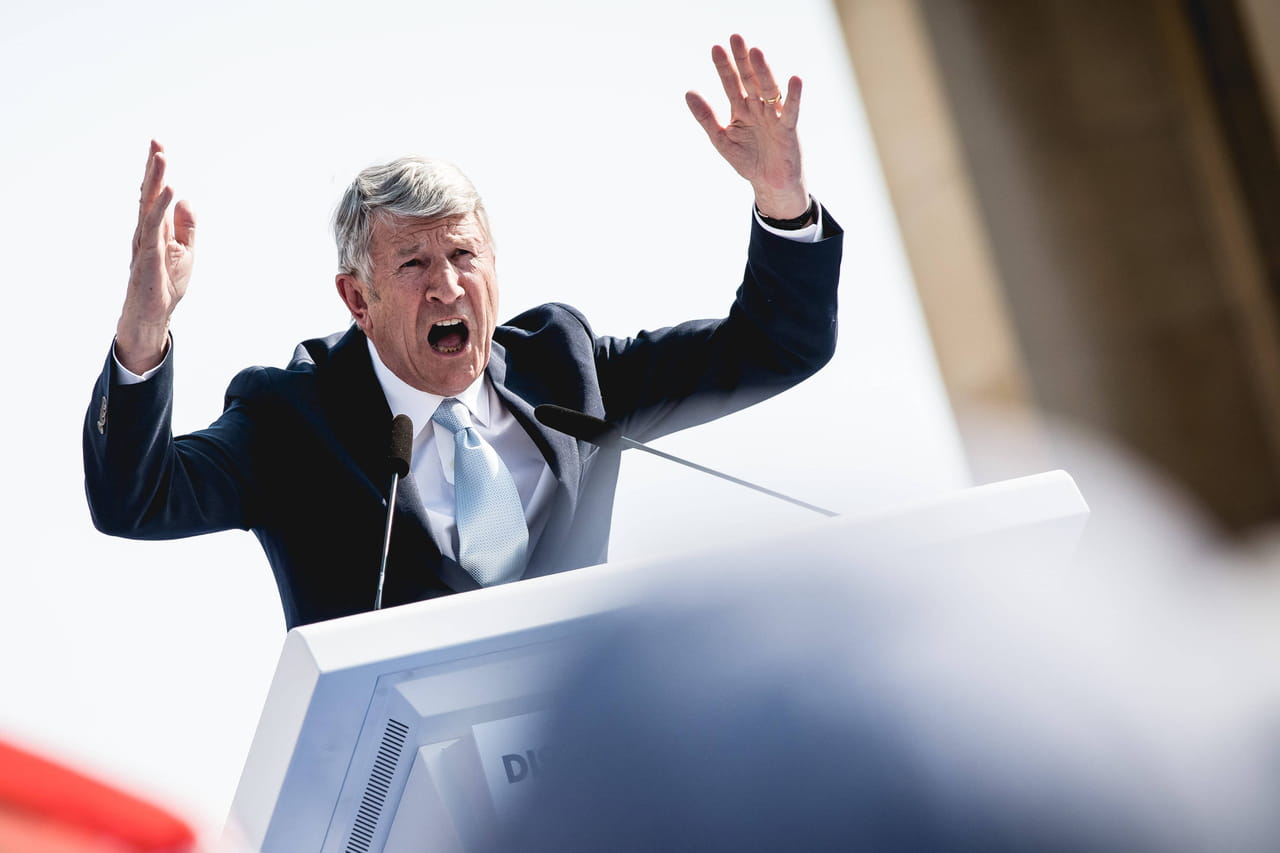 Référendum sur l'immigration : à 1 million de signatures, la pétition de Philippe de Villiers ne vaudra sans doute rien